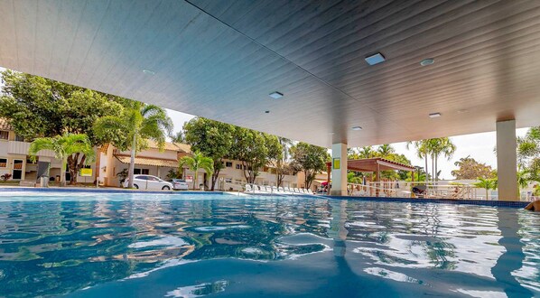 6 outdoor pools, pool umbrellas, pool loungers
