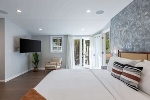 5 bedrooms, desk, iron/ironing board, WiFi