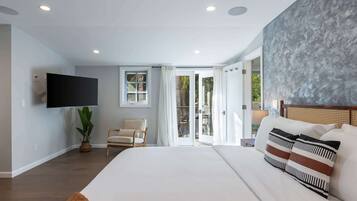 5 habitaciones, escritorio, tabla de planchar con plancha y wifi