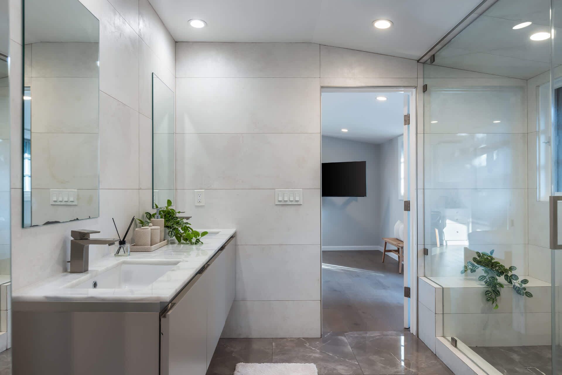Shower, hair dryer, towels, shampoo