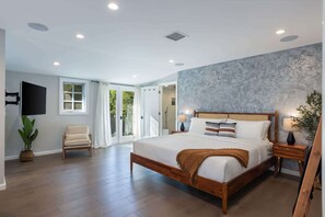 5 Schlafzimmer, Schreibtisch, Bügeleisen/Bügelbrett, WLAN