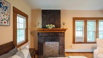 6 bedrooms, Egyptian cotton sheets, premium bedding, down comforters