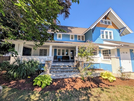 Exterior. Charming Colonial for Events! – Perfect for Family Reunions and Group Getaways!
