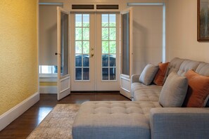 Interior - Charming Colonial for Events! – Perfect for Family Reunions and Group Getaways! (Bridgeport)