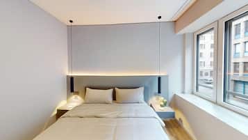 Minibar, desk, laptop workspace, free WiFi