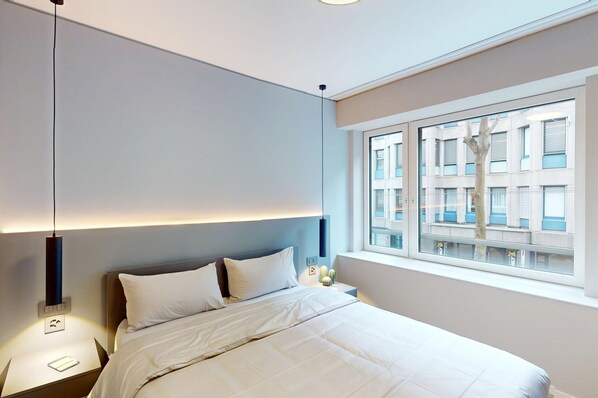 Comfort tweepersoonskamer, uitzicht op de stad | Een minibar, een bureau, een laptopwerkplek, gratis wifi