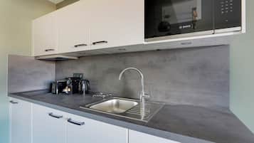 Apartment, 2 Bedrooms | Private kitchen | Toaster, dining tables