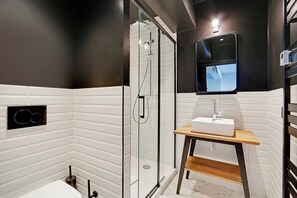 Apartment, 1 Bedroom | Bathroom | Shower, free toiletries, hair dryer, towels