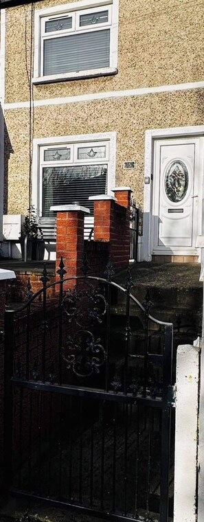 المنطقة المحيطة بالمنشأة