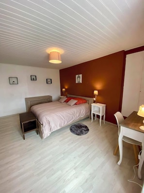2 bedrooms, travel crib, free WiFi, bed sheets - L'étape conviviale gîte 1 for 6 people 20 mins from Dinan (Guitté)