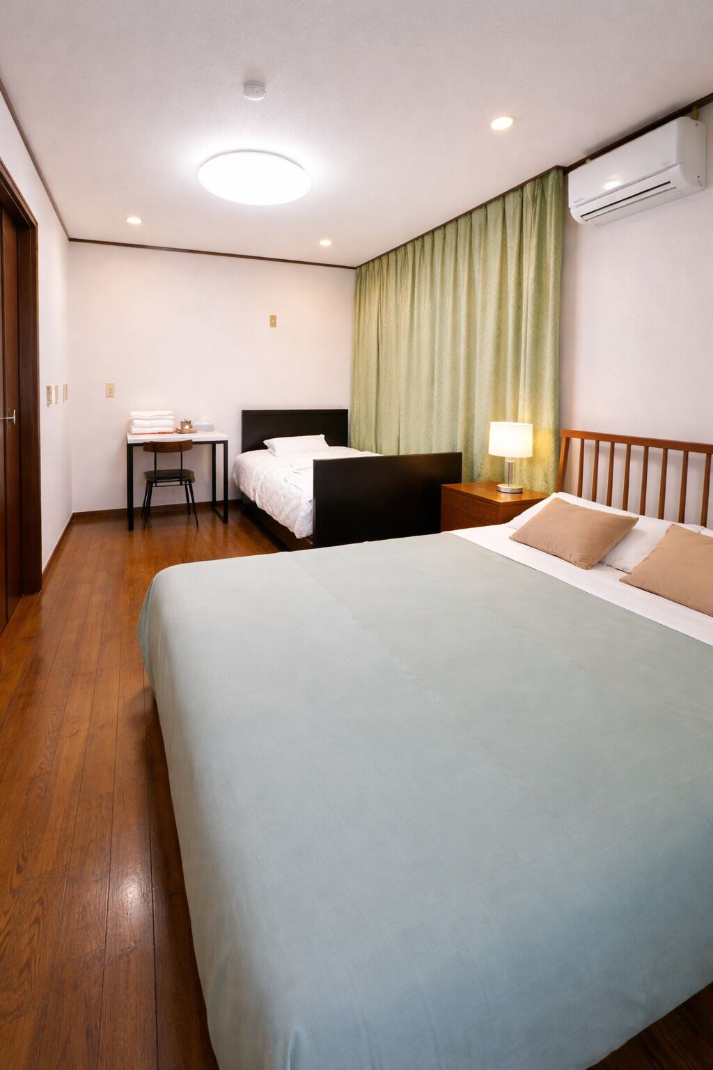 4 多间卧室、办公桌、熨斗/熨衣板、免费 WiFi