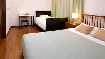 4 bedrooms, desk, iron/ironing board, free WiFi