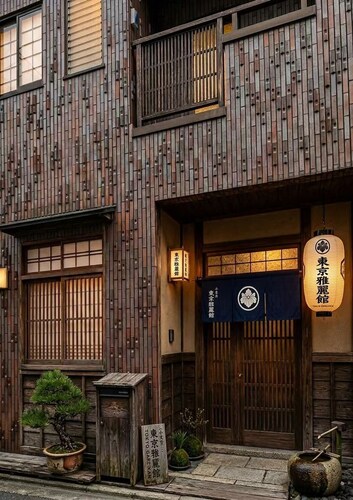 Cozy 5 room house in Tokyo, 2 minutes from station. WiFi, Netflix, Full Kitchen.
