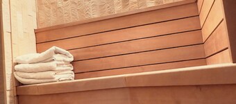 Cozy 5 room house in Tokyo, 2 minutes from station. WiFi, Netflix, Full Kitchen.