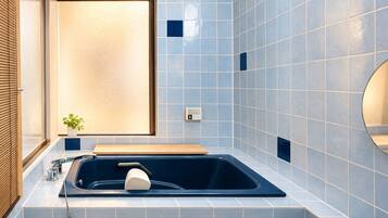 Shower, jetted tub, eco-friendly toiletries, hair dryer