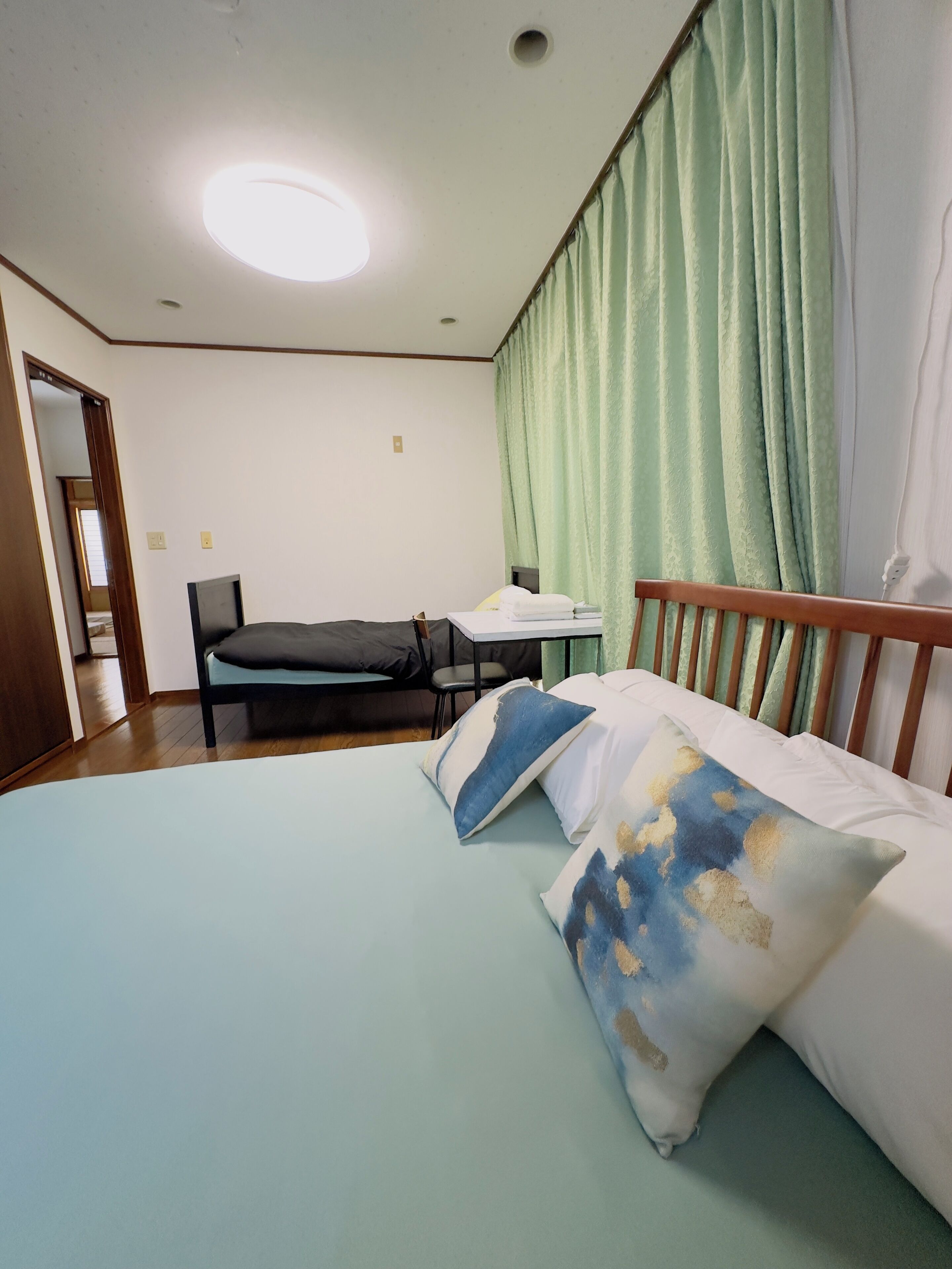 4 bedrooms, desk, iron/ironing board, free WiFi