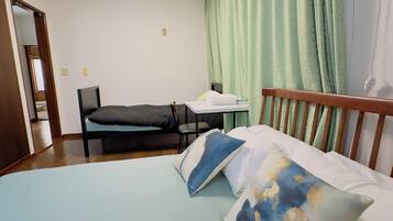 4 bedrooms, desk, iron/ironing board, free WiFi