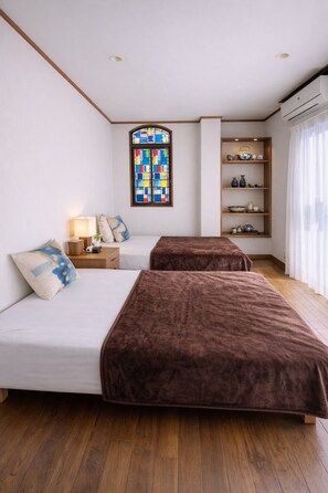 4 bedrooms, desk, iron/ironing board, free WiFi