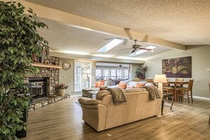 Living area - 11442 - 2 Rubi Place (Hot Springs)