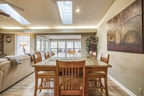 Dining - 11442 - 2 Rubi Place (Hot Springs)