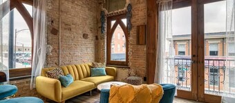 Welcome to Black Palace-B! A beautiful downtown loft with easy access to everyth