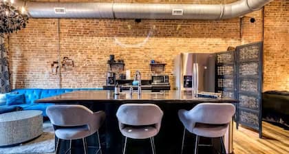 Welcome to Black Palace-A! A beautiful downtown loft with easy access to everyth