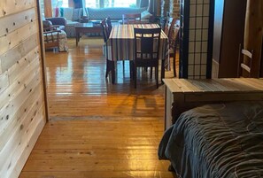 Interior - Relax at this peaceful place w/kayaks and dock available for personal boats (Weston)