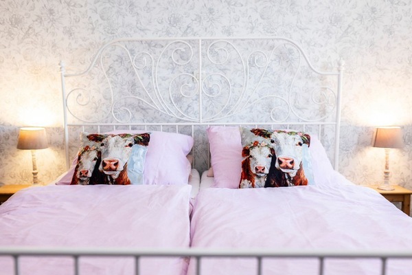 Schlafzimmer mit Doppelbett