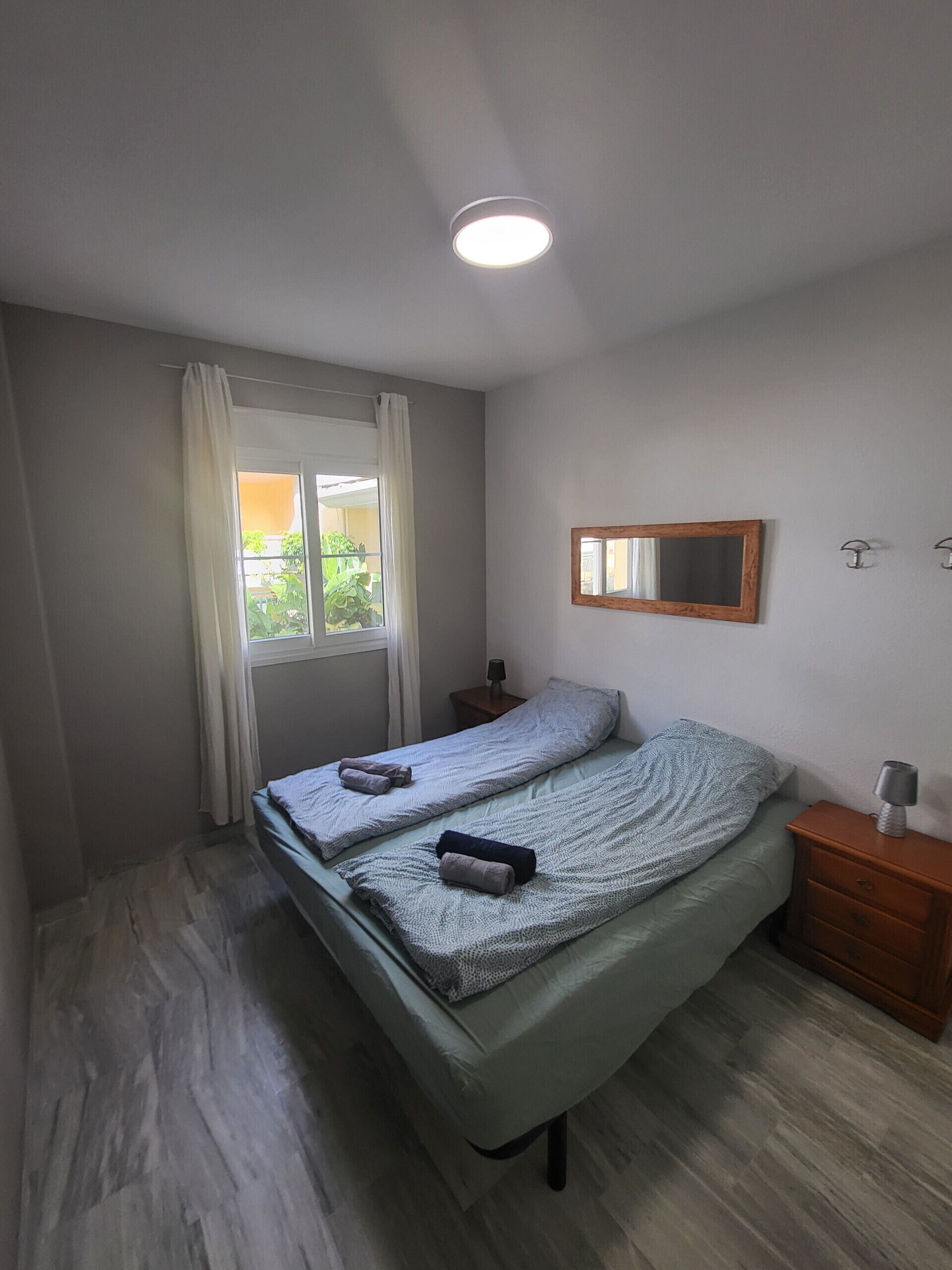 3 chambres, coffre-fort, fer et planche à repasser