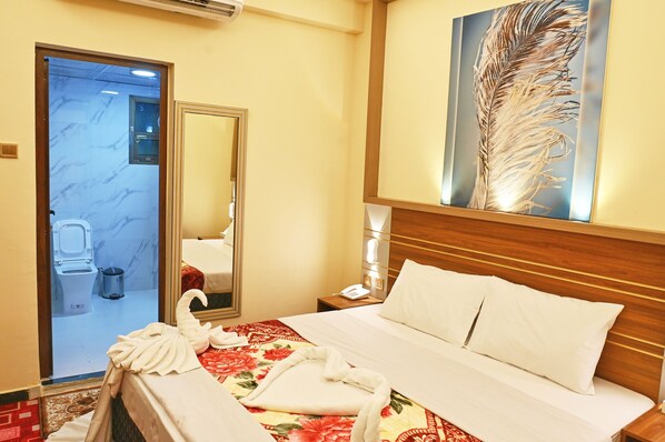 Phòng đôi Tiêu chuẩn, quang cảnh thành phố | Khu phòng khách | TV