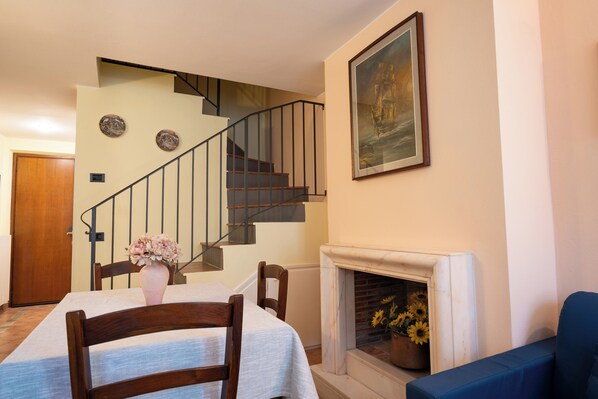 Apartment | Interior - Suite Carla Cozy Apartment in Petrasanta Center (Pietrasanta)