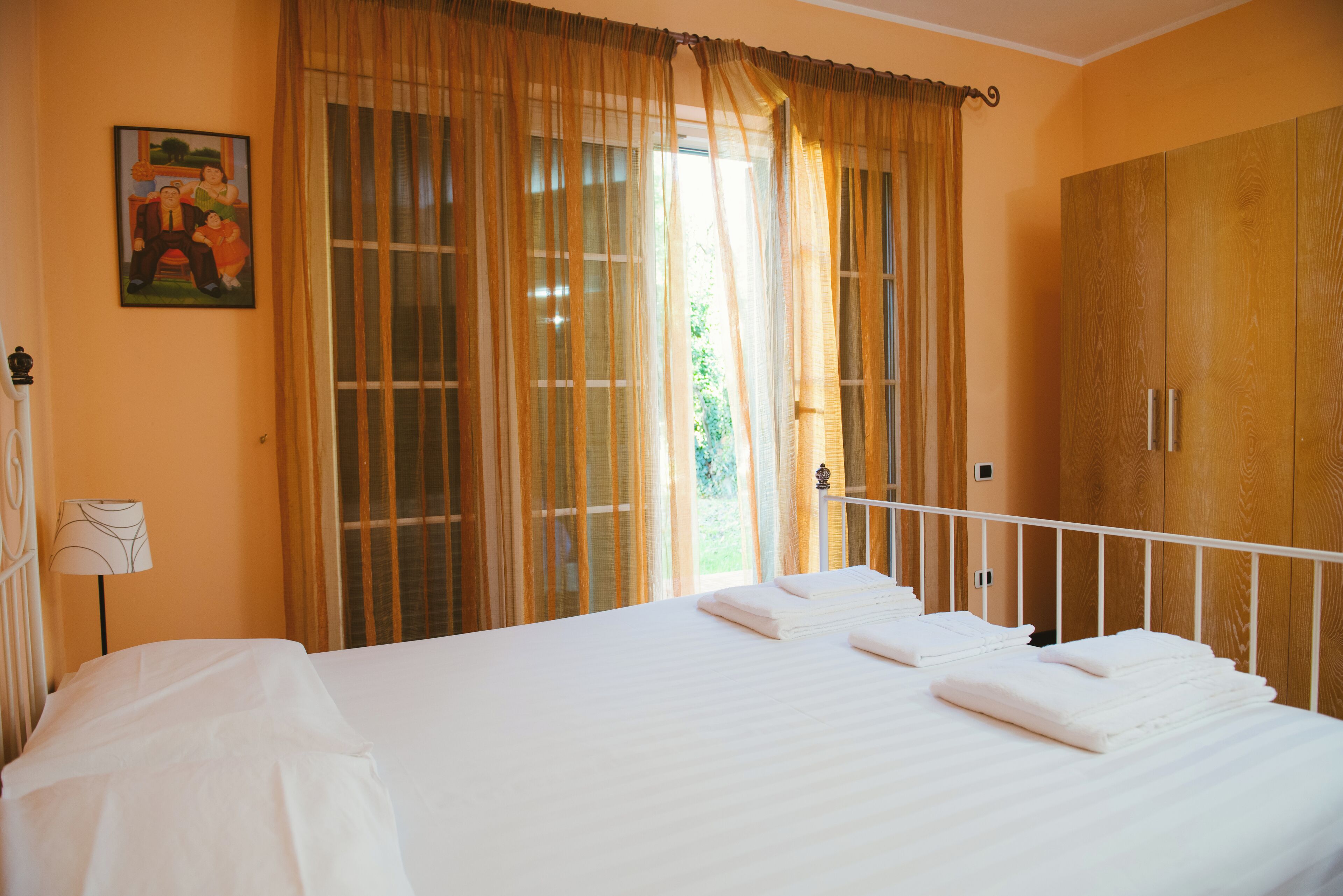 Hypo-allergenic bedding, free WiFi, bed sheets