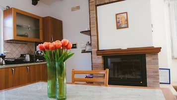 Villa Exclusive, 4 camere da letto | Area soggiorno | TV LED 32 pollici con canali digitali, servizi in streaming