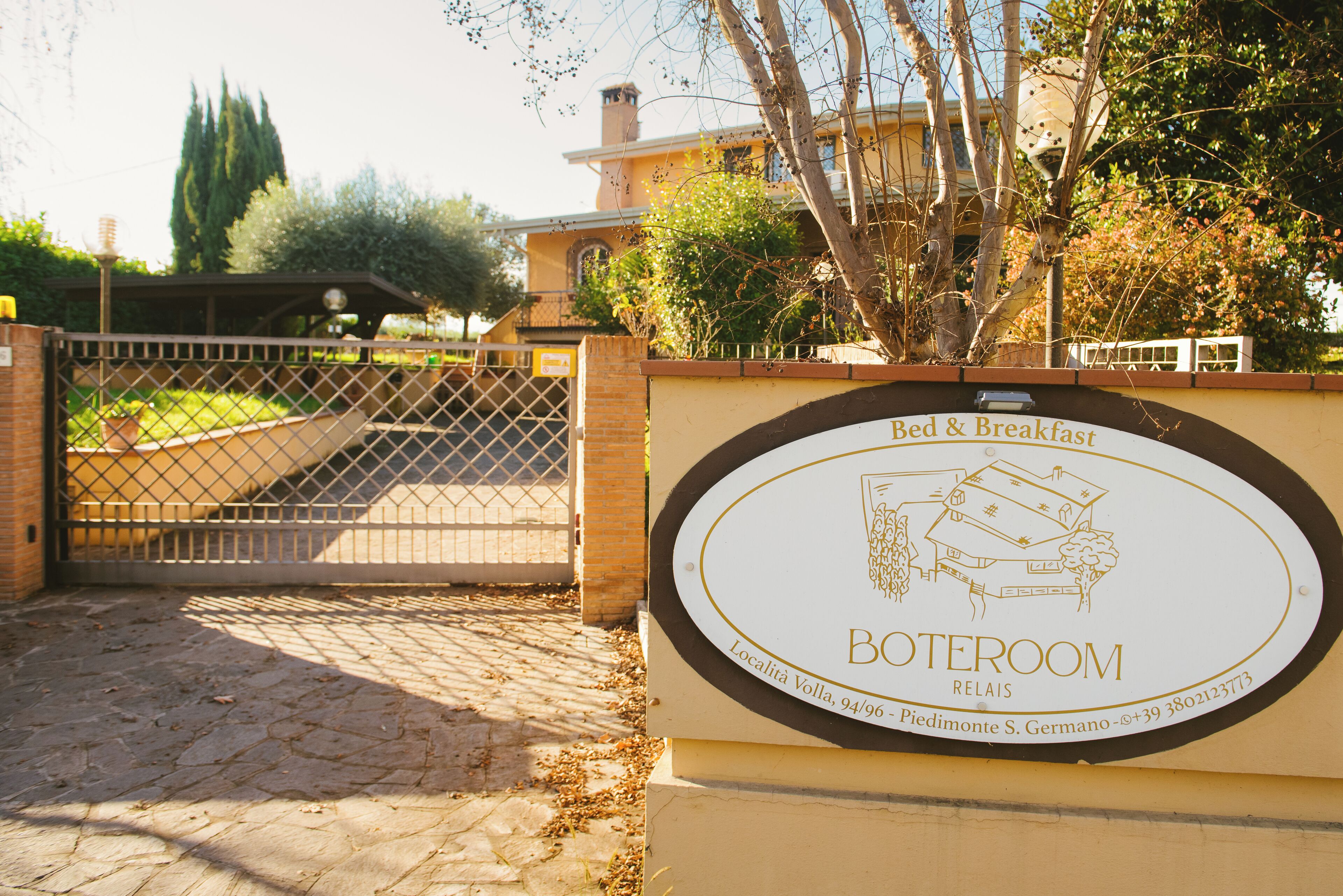 A sign for a bed and breakfast named "Boteroom" with a local address and contact number.