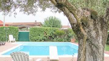 Seasonal outdoor pool