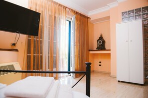 Camera Quadrupla Superior, Vista Giardino | Ropa de cama hipoalergénica, wifi gratis y ropa de cama 