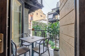 Outdoor dining - DOMUS URBANA 152 | MONTI COLOSSEO | (Roma)