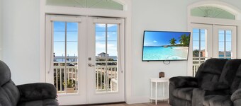 🌊Dog Friendly Home with Private Pool-Steps to the Beach-Salty Owl🌊