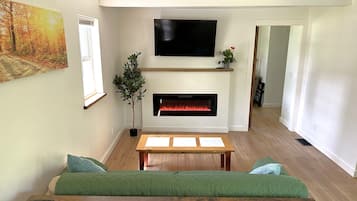 Smart TV, fireplace