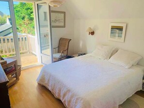 4 bedrooms, iron/ironing board, WiFi