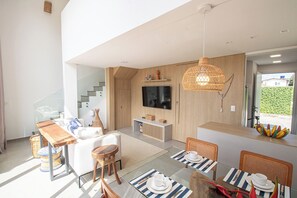 Basic Chalet | Living room | TV - OKA Milagres Cond. Beira Mar 08 Pessoas (Passo de Camaragibe)