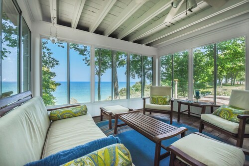 (2026 OPEN!) Lake Views, Pool & Hot Tub! Steps To Beach!