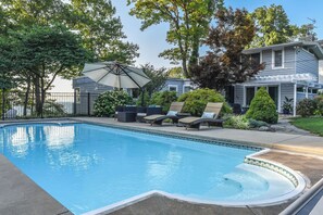 Een verwarmd zwembad