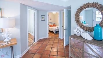 5 bedrooms, free WiFi, bed sheets