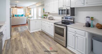 South Beach Bungalow, Tybee Island, Jacuzzi, sleeps 12