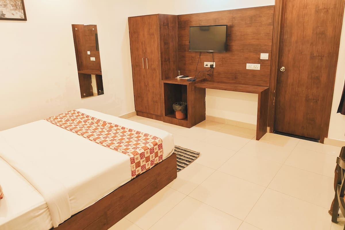 Deluxe Double Room, City View