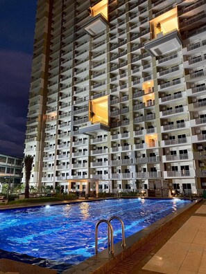 Pool - Family-Friendly Staycation at Infina Towers – Spacious & Convenient (Quezon City)