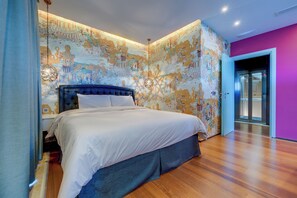 6 chambres, coffres-forts dans les chambres, bureau