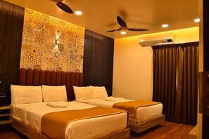 Fjölskylduherbergi fyrir fjóra | Skrifborð, vinnuaðstaða fyrir fartölvur, ókeypis þráðlaus nettenging