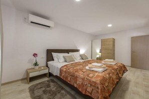 2 bedrooms, WiFi, bed sheets